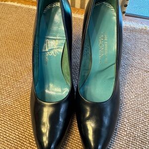 VINTAGE BLACK LEATHER PUMPS